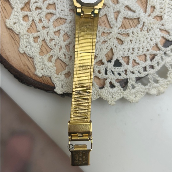 Vintage Dainty Seiko Gold Women\'s Watch main image 4